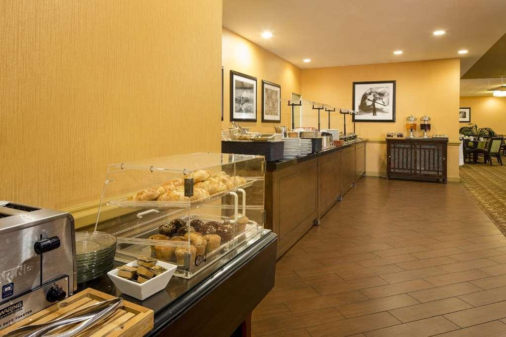 Doubletree By Hilton Hotel Raleigh - Brownstone - University Restoran gambar