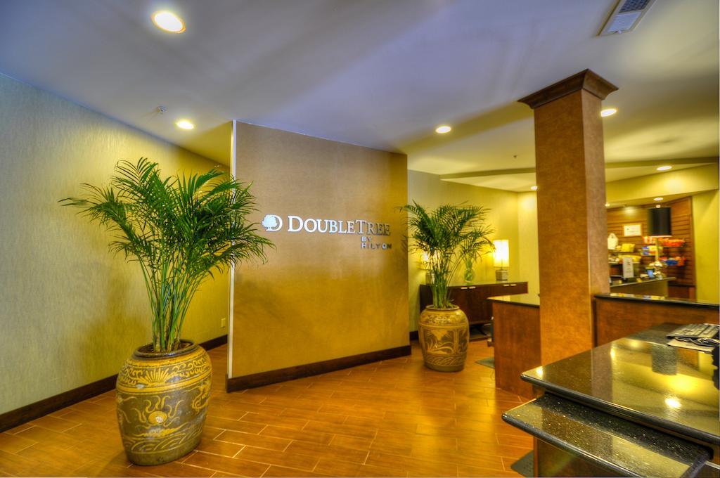 Doubletree By Hilton Hotel Raleigh - Brownstone - University Luaran gambar