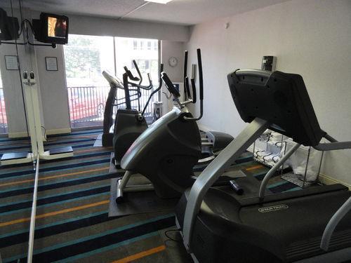 Doubletree By Hilton Hotel Raleigh - Brownstone - University Kemudahan gambar
