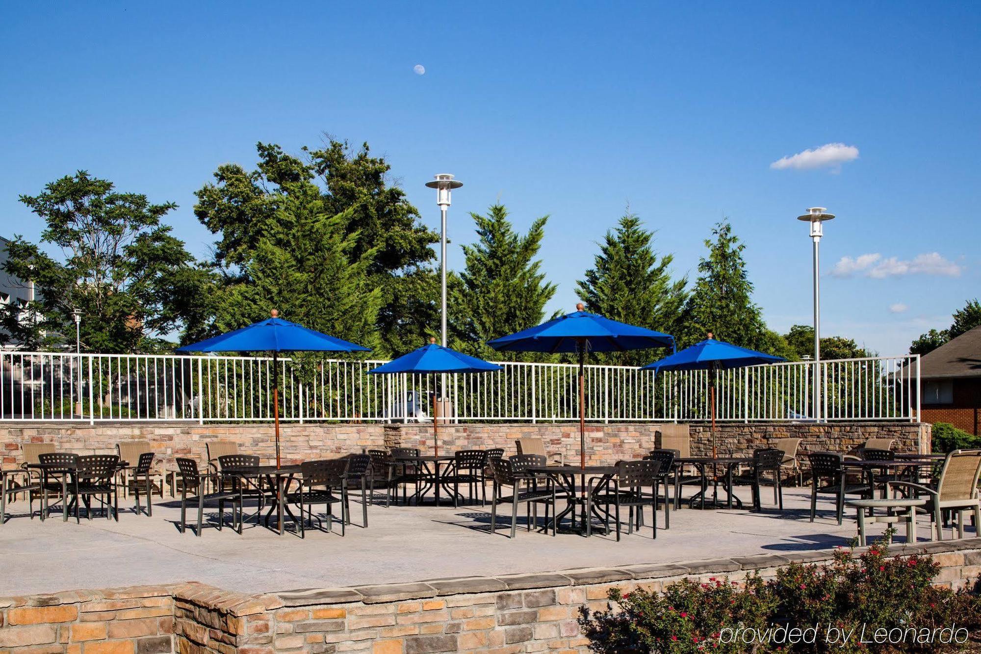 Doubletree By Hilton Hotel Raleigh - Brownstone - University Luaran gambar