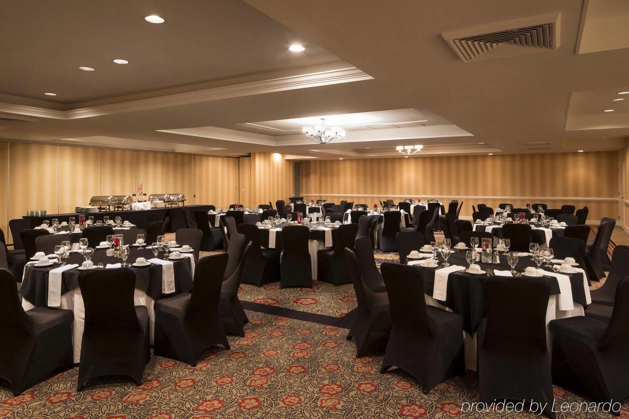Doubletree By Hilton Hotel Raleigh - Brownstone - University Luaran gambar