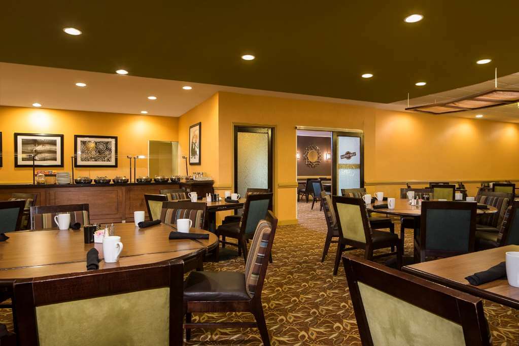 Doubletree By Hilton Hotel Raleigh - Brownstone - University Restoran gambar