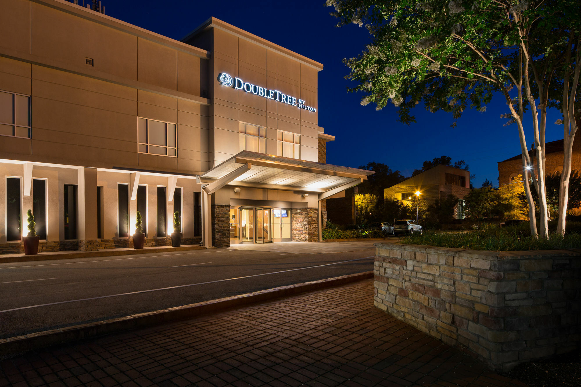 Doubletree By Hilton Hotel Raleigh - Brownstone - University Luaran gambar